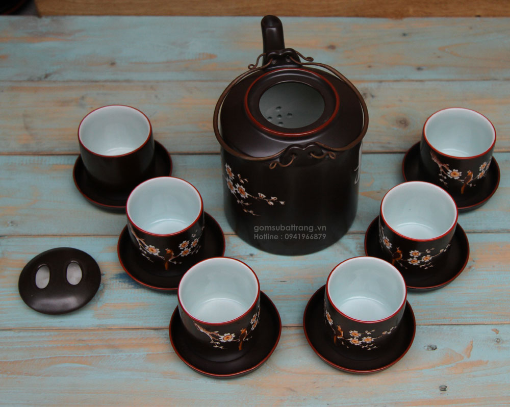 Lỗ lọc trà tinh tế, lọc hết bã trà và đảm bảo không bị tắc nước ở vòi ấm