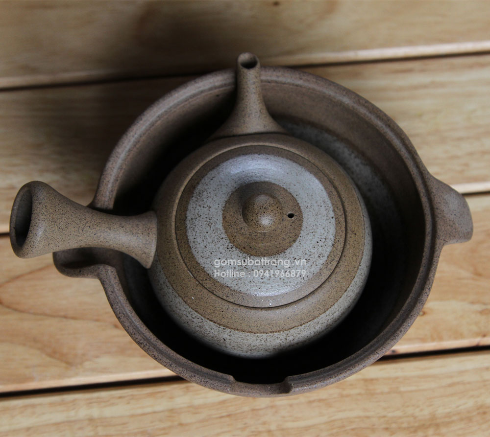 Âu đựng ấm trà Nhật Bản được thiết kế đặc biệt để đựng nước nòng với mục đích giữ nhiệt cho ấm trà được rất lâu