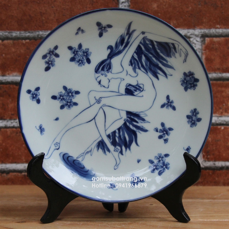 Đĩa sứ trưng bầy nghệ thuật