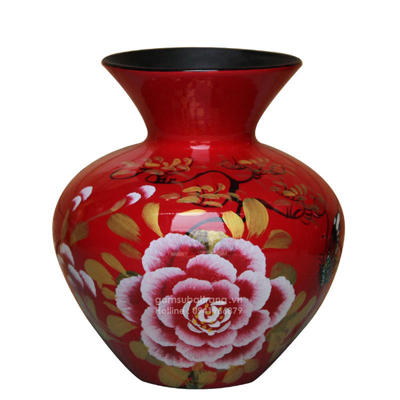 Bình hoa sứ hình mẫu đơn tượng trưng cho sự phồn thịnh, thịnh vượng