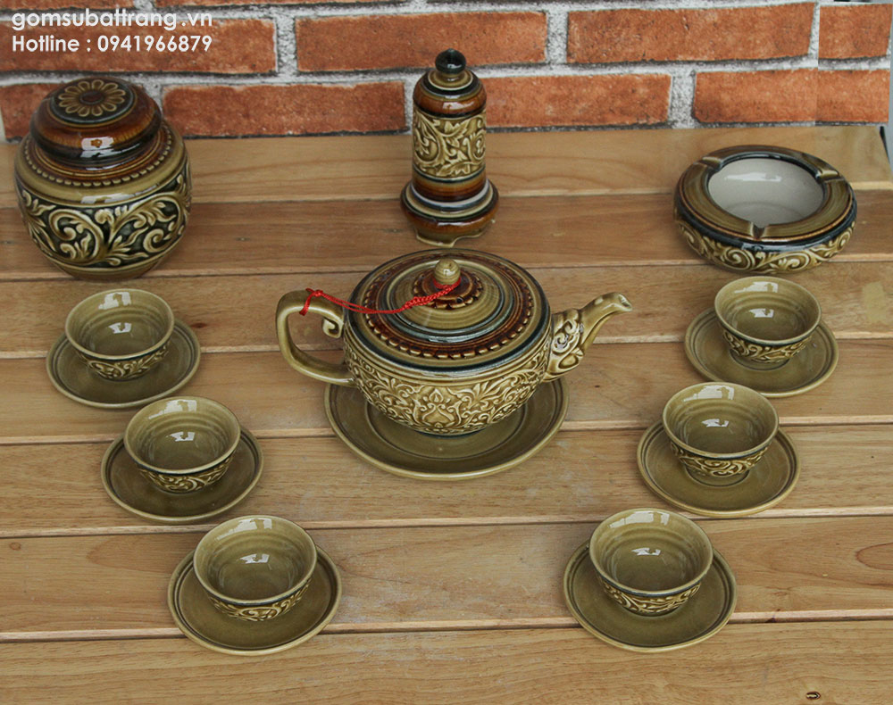 Ấm chè Bát Tràng khắc nổi hoa sen cao cấp