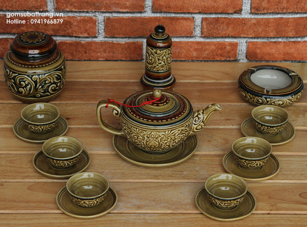 Ấm chè Bát Tràng khắc nổi hoa sen cao cấp giá rẻ