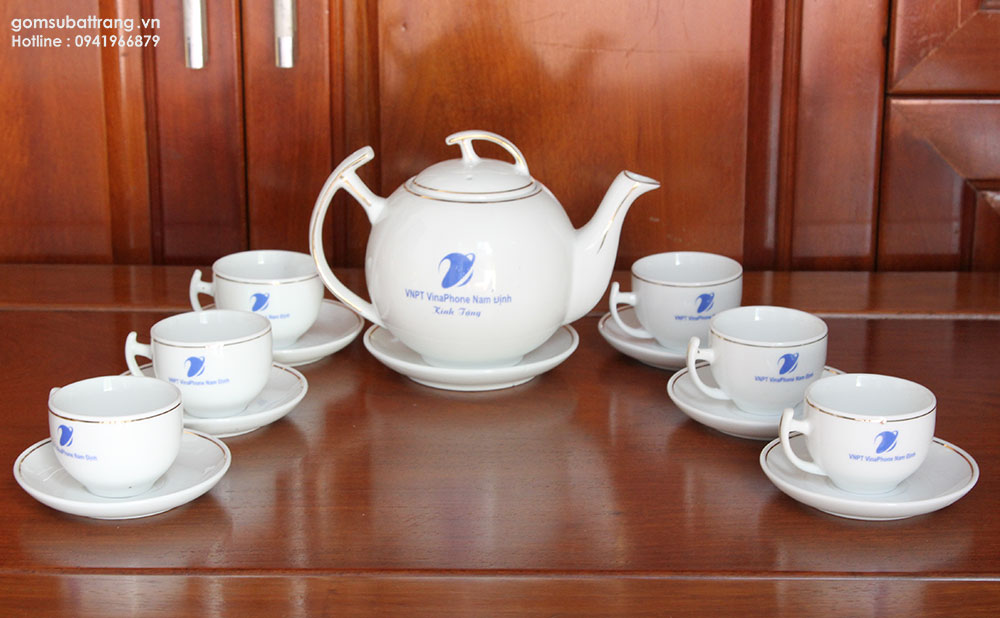 Bộ ấm chén in logo Bát tràng men trắng, chỉ vàng kim, cao cấp