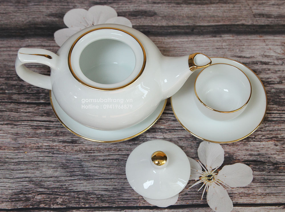 Ấm chén quà tặng Bát Tràng cao cấp được mạ vàng 24 k, tạo sự quý đẳng cấp và sang trọng