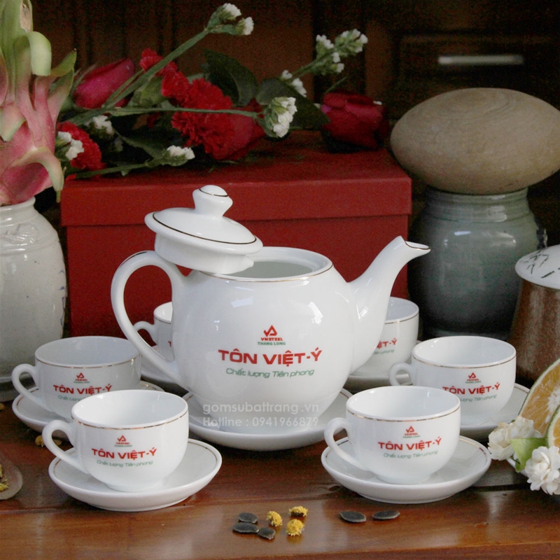 Nắp ấm rất đẹp và tinh tế, rất khít với độ chính xác cao giúp ấm trà giữ nhiệt và lưu hương trà được rất lâu