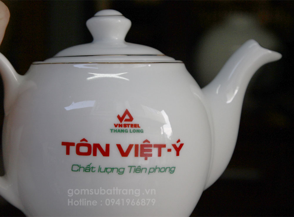 Logo được in theo công nghệ in trong men và hấp nhiệt theo dây truyền hiện đại, giúp logo đẹp tươi và sáng mầu, có độ bền vĩnh cửu không bị bong tróc hay phai mầu