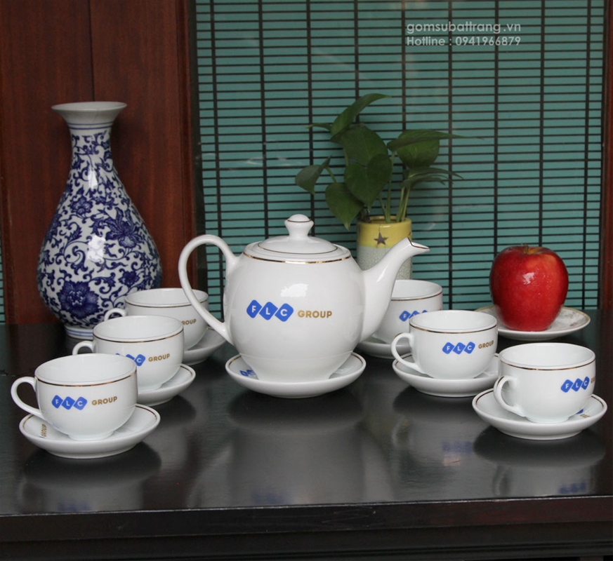 Bạn đang phân vân tìm nhà cung câp in logo lên ấm chén Bát Tràng tphcm uy tín, hàng chất lượng giá rẻ nhất, in có bảo hành