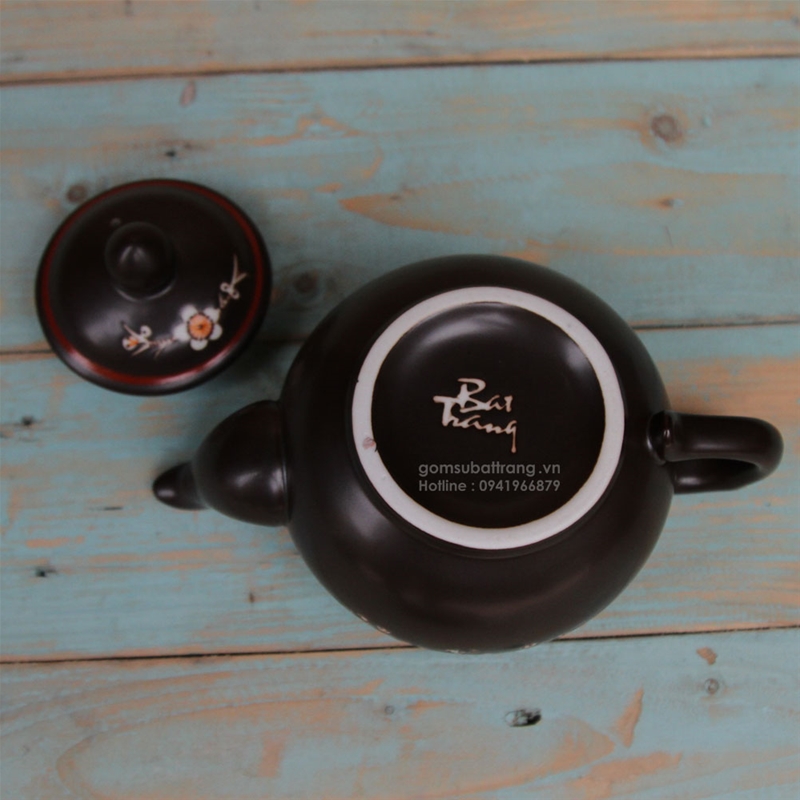Dấu ấn Bát Tràng dưới đáy ấm