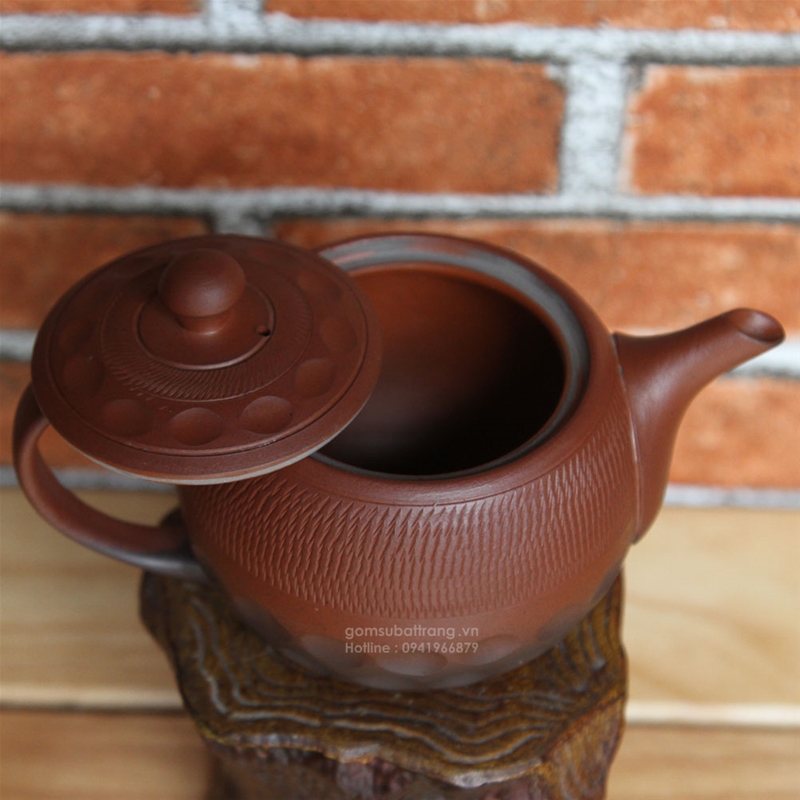 Ấm trà tử sa Hà nội được với nắp ấm được thiết kế rất khít với miệng ấm giúp cho ấm trà giữ nhiệt và lưu hương trà rất lâu